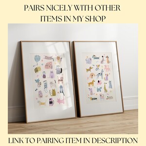 K&ouml;nnte beinhalten: Zwei gerahmte Drucke mit wei&szlig;em Hintergrund und bunten Illustrationen von Katzen und Hunden. Der Text "Pairs nicely with other items in my shop" befindet sich oben im Bild.