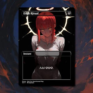 Puede incluir: Una carta negra con el texto "Dark Ritual" y una ilustración de un personaje con cabello rojo y ojos amarillos. La carta también tiene el texto "Instant" y "Add" con símbolos de maná. La tarjeta está etiquetada como "Proxy Not For Sanctioned Play".