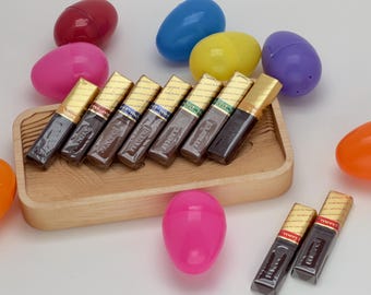 Bandeja de madera para Pascua con un diseño único y elegante, ideal para exhibir chocolate. ¡Un regalo de Pascua para todos!