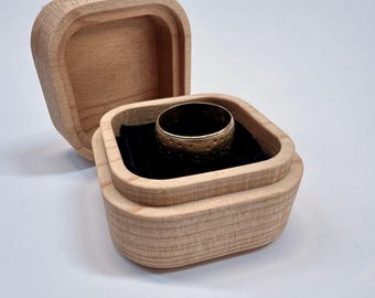 Joyero artesanal de madera de arce y nogal, forrado de terciopelo