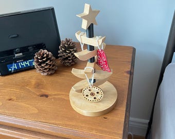 Árbol de Navidad de madera decorativo para la mesita de noche