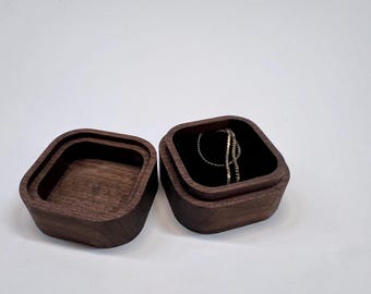 Joyero artesanal de arce y nogal: recuerdo forrado de terciopelo