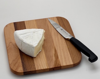 Tabla de quesos de madera hecha a mano: arce, nogal, cerezo