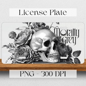 Op de afbeelding: Een kentekenplaat met een zilveren schedel omringd door grijstinten rozen. De woorden "Morally Grey" zijn geschreven in een gestileerd lettertype. De bovenkant van de plaat leest "License Plate".