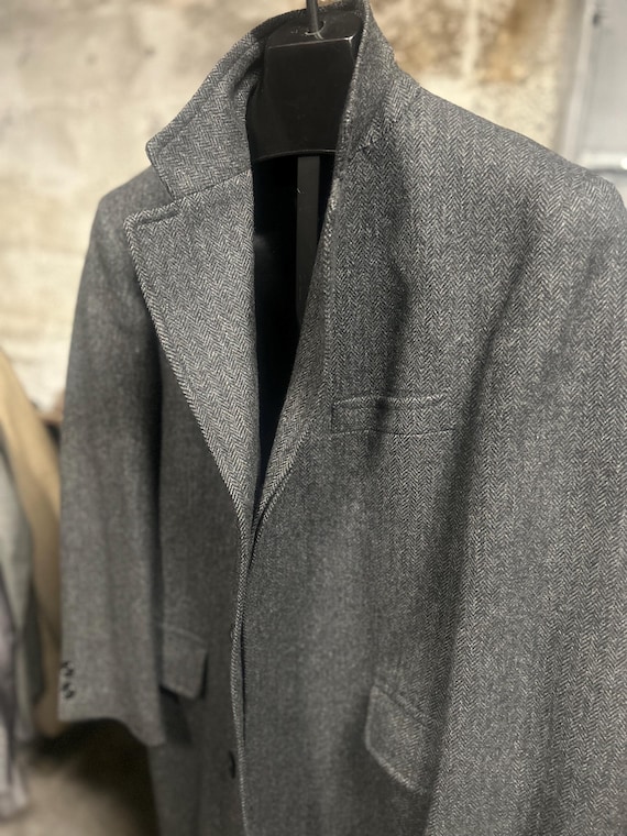 A classically tailored, gray and black, wool herr… - image 5