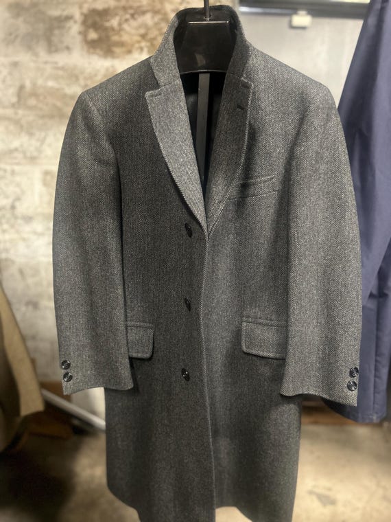A classically tailored, gray and black, wool herr… - image 3