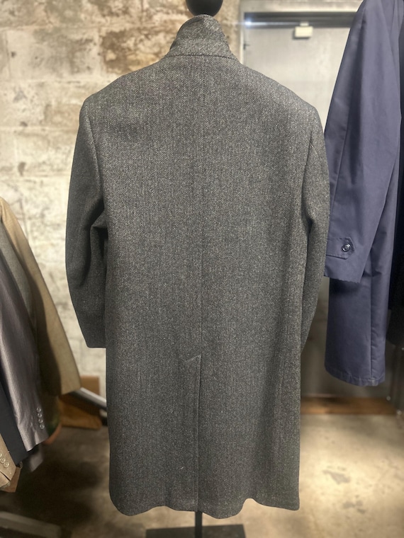 A classically tailored, gray and black, wool herr… - image 8