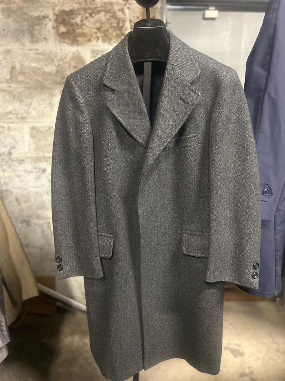 A classically tailored, gray and black, wool herr… - image 1