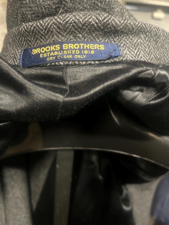 A classically tailored, gray and black, wool herr… - image 10