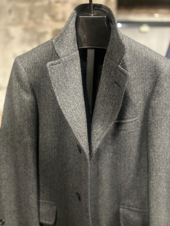 A classically tailored, gray and black, wool herr… - image 2