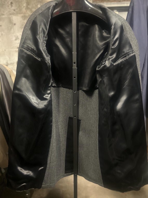 A classically tailored, gray and black, wool herr… - image 9