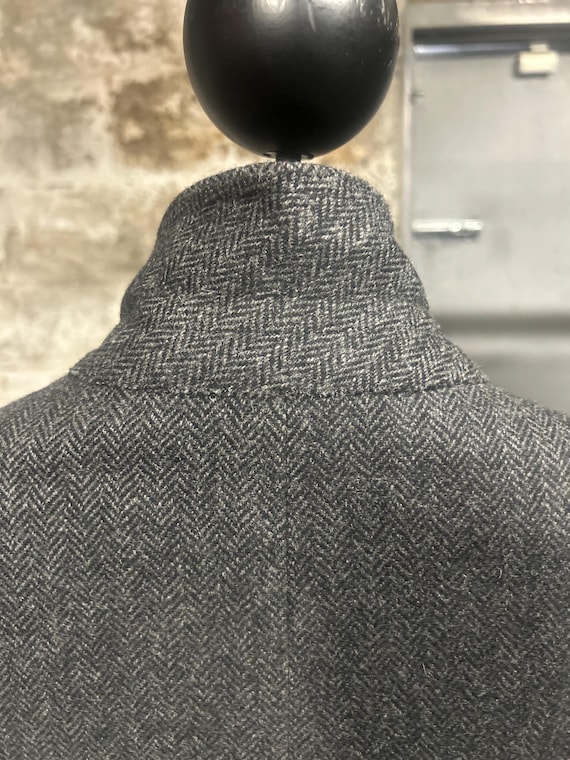 A classically tailored, gray and black, wool herr… - image 7