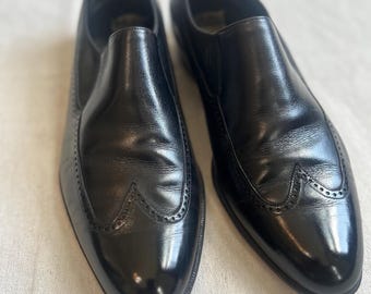 Vintage Florsheim zwarte leren loafers, wingtip brogue slip-ons, Cubaanse hak, klassieke herenschoenen, gemaakt in de VS