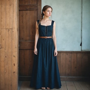 Women Sleevless Medieval Dress | Elegant Lace-Up Bodice Role Play Gown | Renaissance Fair Attire For Her|Viking Victorian Historical Costume