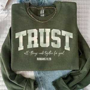 Sudadera Christian Trust Romanos 8:28, Sudadera con cita bíblica, Regalo para ella, Ropa con versículo bíblico, Regalo de fe para mujer católica