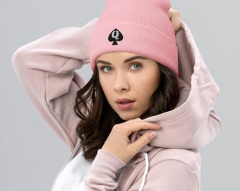 QOS Hut | Bestickte Beanie mit Bündchen