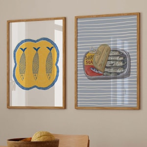 Juego de 2 láminas de cocina costera, arte de sardinas en lata, decoración de pared original, arte culinario ilustrativo y divertido, pósteres náuticos, arte digital