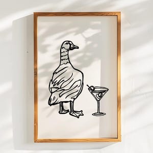 Zabawny nadruk z gęsią na barze, minimalistyczny plakat Martini, słodki nadruk koktajlowy, czarno-biały wystrój, modna sztuka kuchenna, głupi nadruk cyfrowy z gęsi