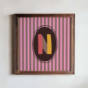 Arte de pared personalizado con monograma de la letra N para guardería, decoración infantil estilo retro de los años 70, póster inicial rosa y marrón, regalo para baby shower.