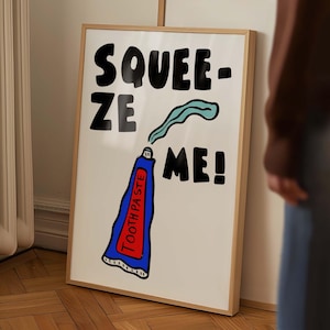 Lustiges Badezimmer Kunst, Squeeze Me Druck, Quirky Zahnpasta Poster, Freches Zitat Wanddekor, moderne Pop Art, Dopamin-Dekor, druckbares lustiges Geschenk
