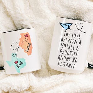 The Love Between A Mother And Daughter Knows No Distance Mug, Mom Gift,  Daughter Gift,    Personalized Long Distance State To State Gift