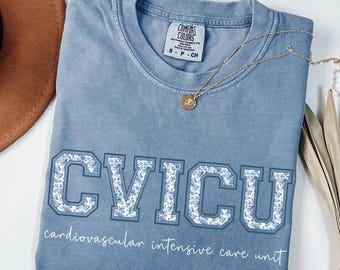 Comfort Colors® CVICU-verpleegkundige shirt, bloemen CVICU-cadeau verpleegkundige, blauw toile cardiale IC-verpleegkundige shirt, Critical Care verpleegkundige shirt, hart cadeau verpleegkundige