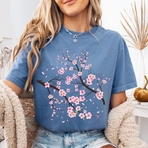 Comfort Colors® Vintage körsbärsblomsskjorta, japanskt körsbär, sakura-skjorta, körsbärsblomsälskare-skjorta, körsbärsblomssäsong, present till henne bild 7