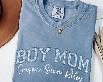 Comfort Colors® Junge Mom Shirt, Muttertagsgeschenk, Mama T-Shirt, Blau Toile Floral Boy Mama Shirt, Schwangerschaftansage Junge, Mama von Jungen Shirt