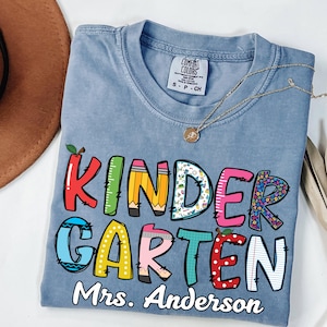 Comfort Colors® Kindergarten Teacher Shirt, Personalized Teacher Shirt,  Elementary School T-shirt, Kindergarten Crew, Teacher Appreciation