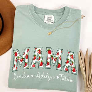 Comfort Colors® Erdbeer-Mama-T-Shirt, erstes Muttertagsgeschenk für Mama-T-Shirt, Babymitteilung, neue Muttergeschenk, niedliches Erdbeer-Mama-T-Shirt