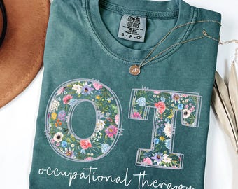 Comfort Colors® arbetsterapeut-tröja, examenspresent till arbetsterapeut, blommig arbetsterapeut-t-shirt, present till arbetsterapeut, specialpedagog