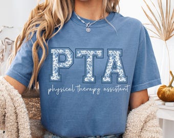 Camiseta Comfort Colors® para asistente de fisioterapia, camiseta floral para asistente de fisioterapia, regalo floral para fisioterapeuta, nuevo trabajo como asistente de fisioterapia, camiseta retro para asistente de fisioterapia.