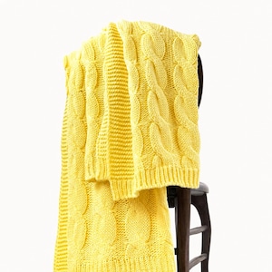 Chunky Knit Blanket 160x210 – Cable Knit Bedspread Throw, Farmhouse Decor, Hypoallergenic Acrylic