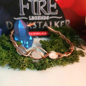 Clearsight's Bracelet as described in Wings of Fire: Darkstalker