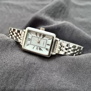 Montre pour femme, montre couleur argentée, cadran à chiffres romains, montre rectangulaire, cadran blanc, cadeau pour elle, cadeau de fête des mères, cadeau