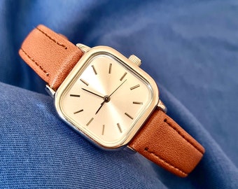 Reloj de pulsera para mujer, color plateado, diseño minimalista, esfera plateada, reloj de uso diario, correa de piel sintética, diseño cuadrado, índices basculantes.