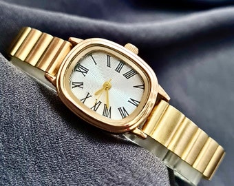 Reloj de pulsera para mujer, color dorado, esfera con números romanos, diseño moderno, correa ajustable, esfera blanca, regalo para el Día de la Madre.