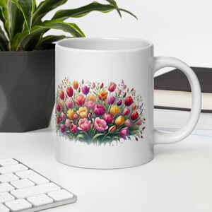 Frühlingstulpe-Becher - Aquarell Blumenkaffeetasse, Blumen-Liebhaber-Geschenk, botanische Kunstbecher, Muttertagsgeschenk, 11 Unze 15 Unze 20 Unze