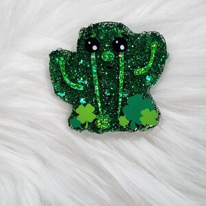 Lucky Catus Badge Reel, green glitter
