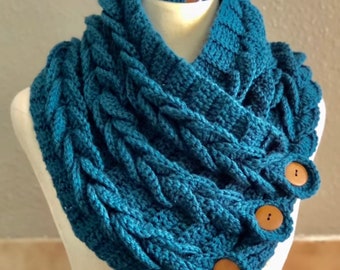 Crochet women's neck warmer