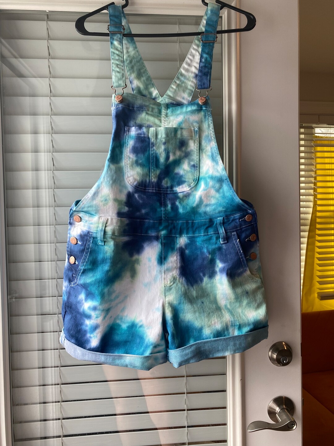 The Street Vibe Tie-Dye Tee & Cargo Short Set (Ocean Blue).