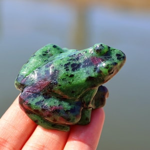 2" naturlig zoisitgroda, snidad kvartskristall, kristallläkning Reiki, heminredning, kristallskulptur, mineral, kristallgåvor