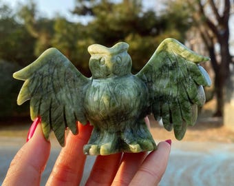 3.2インチ天然グリーン翡翠フクロウ彫刻、クォーツクリスタルフクロウ