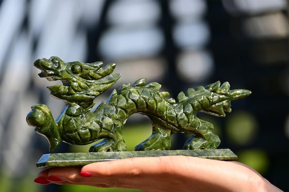 Natural Green Jade Dragon Carving Hand Carved Crystal Dragon