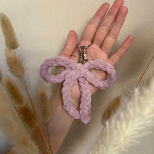 Llavero con lazo de crochet