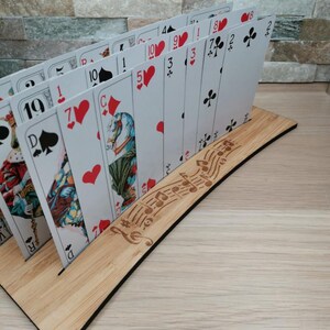 Support de cartes à jouer en bambou personnalisé – Idéal pour enfants, seniors et personnes à mobilité réduite