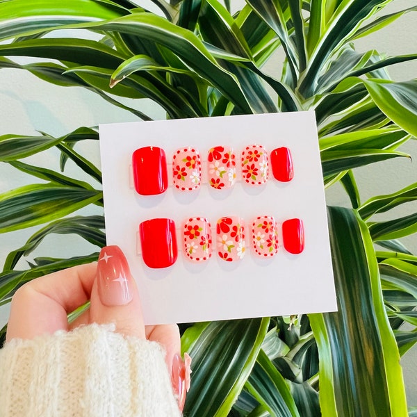 24 Pcs Red and White Flowers Press On Nails, Short Nails, Squoval Nails, Square Nails, Red Nails, Nail Kit, Glue On Nails, Gift for Her