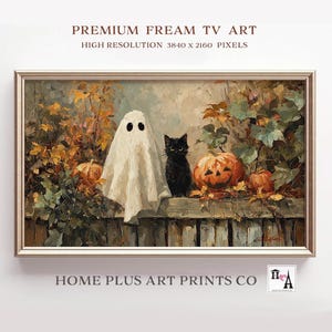 以下が含まれることがあります： ハロウィーンのシーンを描いた額入りのアートプリント。黒い目の白い幽霊が、黒い猫と彫刻されたカボチャの隣に立っています。背景には秋の葉と「PREMIUM FREAM TV ART」と「HOME PLUS ART PRINTS CO」の文字が含まれています。