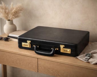 Maletín de cuero negro hecho a mano con grabado para portátil