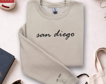 Moletom bordado de San Diego, gola redonda de San Diego, CA, roupa minimalista da cidade, presente para quem ama o sul da Califórnia.